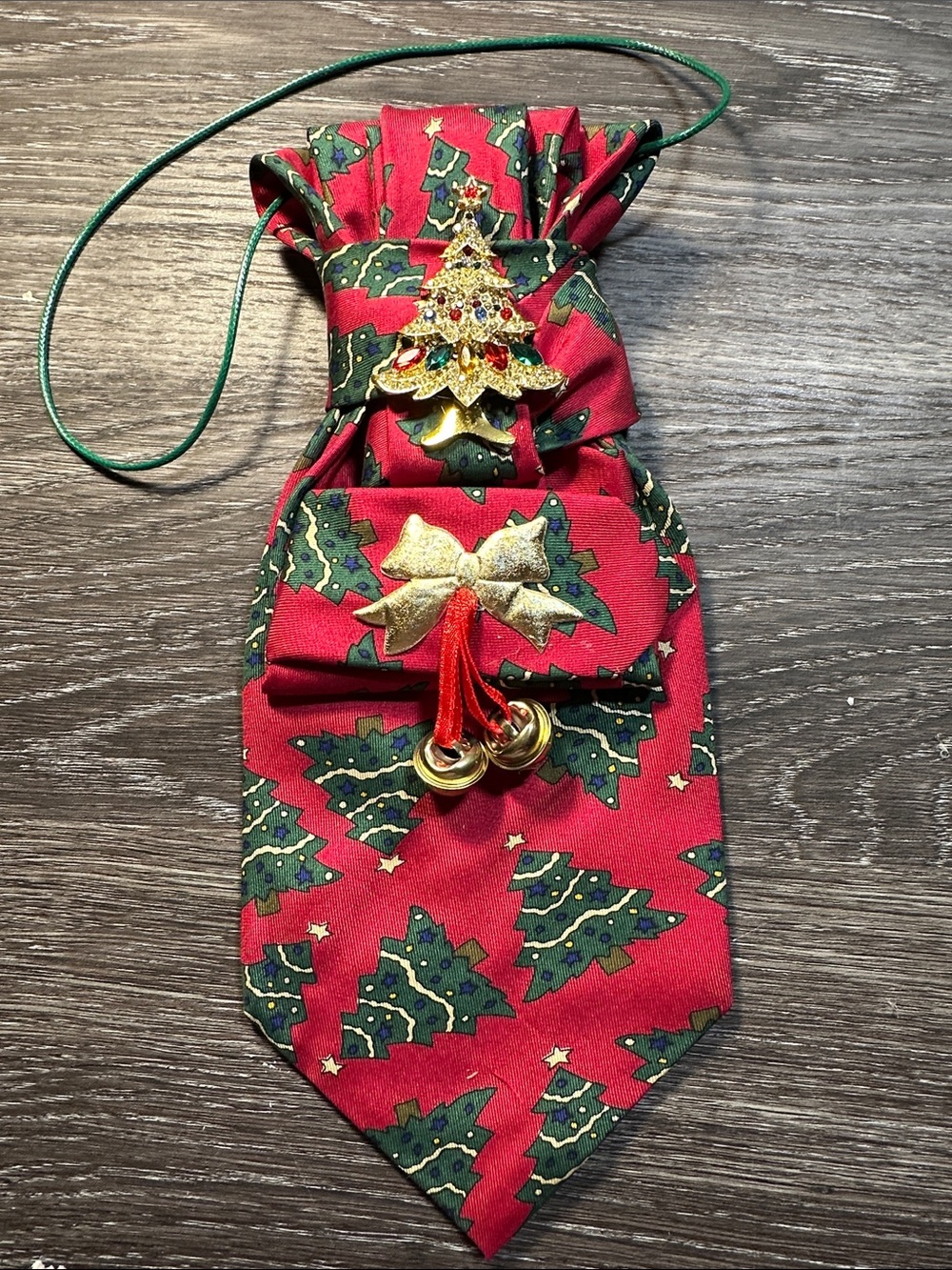 Festive Christmas Tree Necklace Tie for Women - Red & Green Holiday Accent